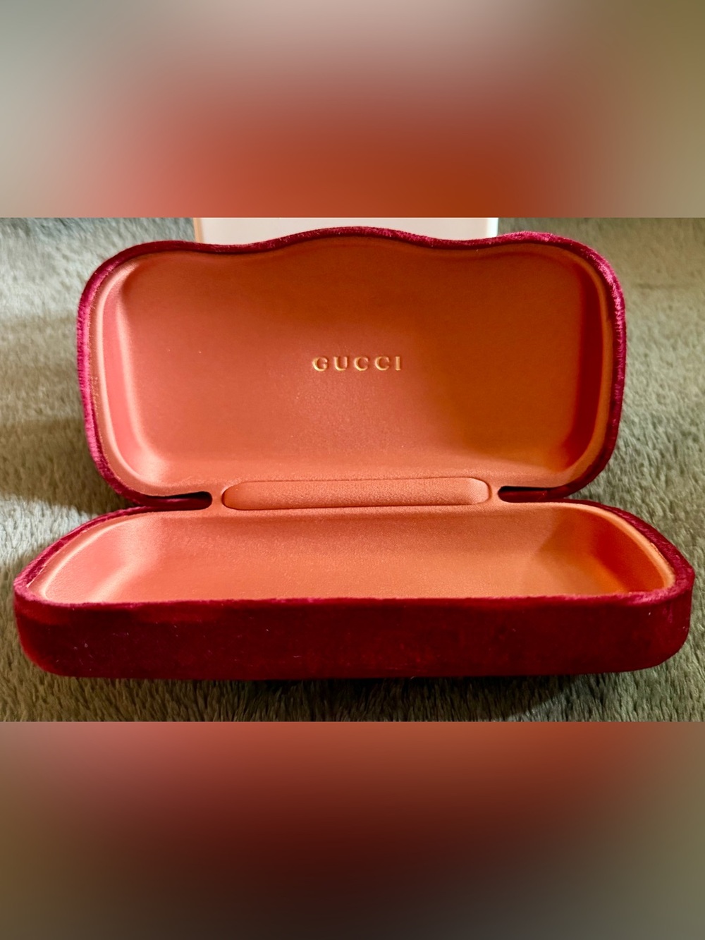 🕶️ Gucci Velvet Sunglasses Case in Burgundy Red and Soft Rose Interior